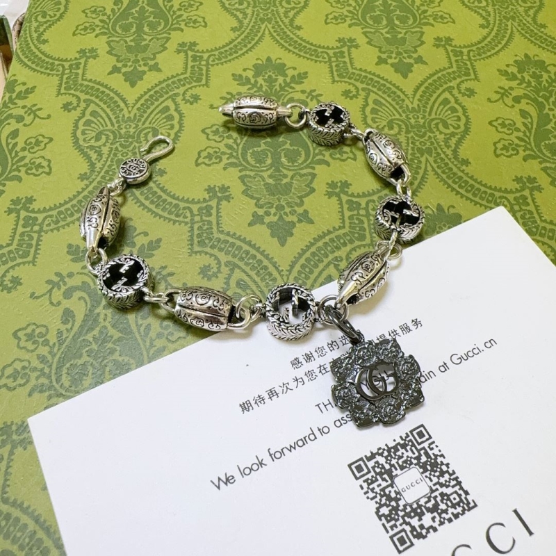 G*u*i bracelets
